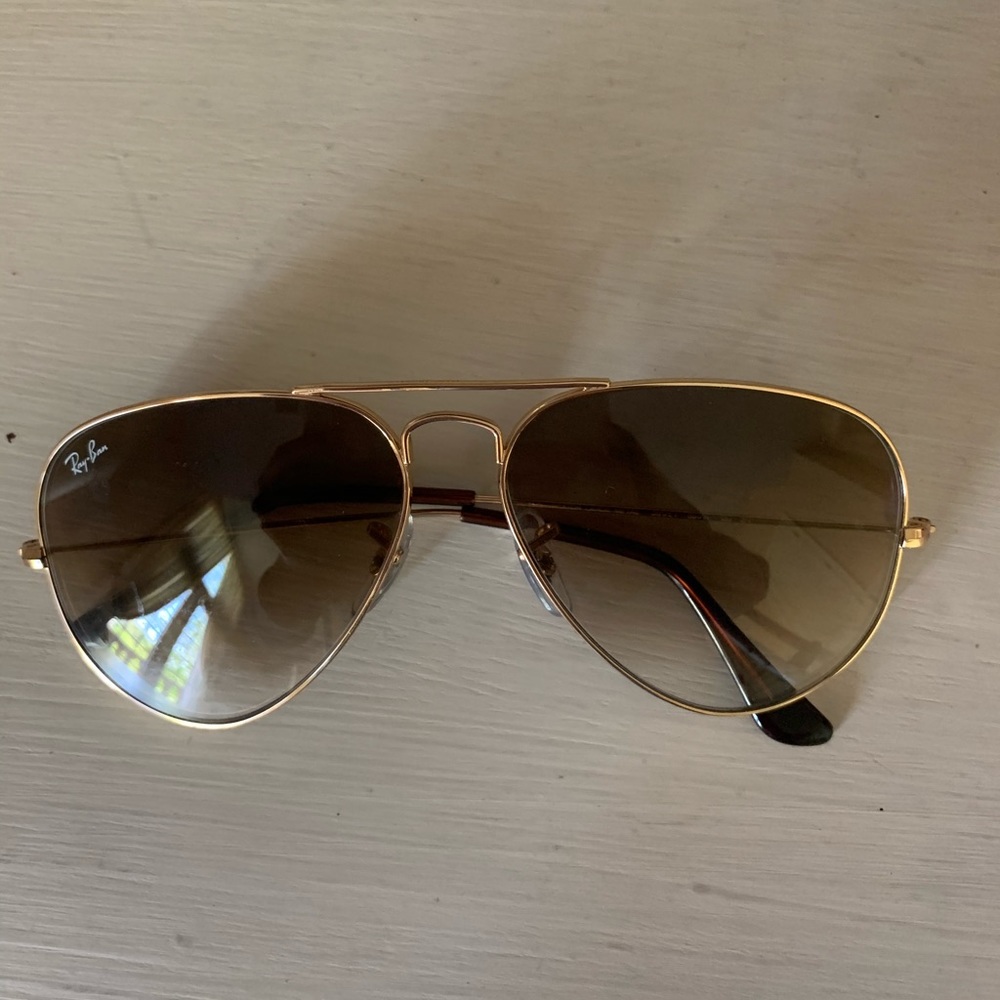 RAY-BAN SUNGLASSES (AVIATOR CLASSIC)
